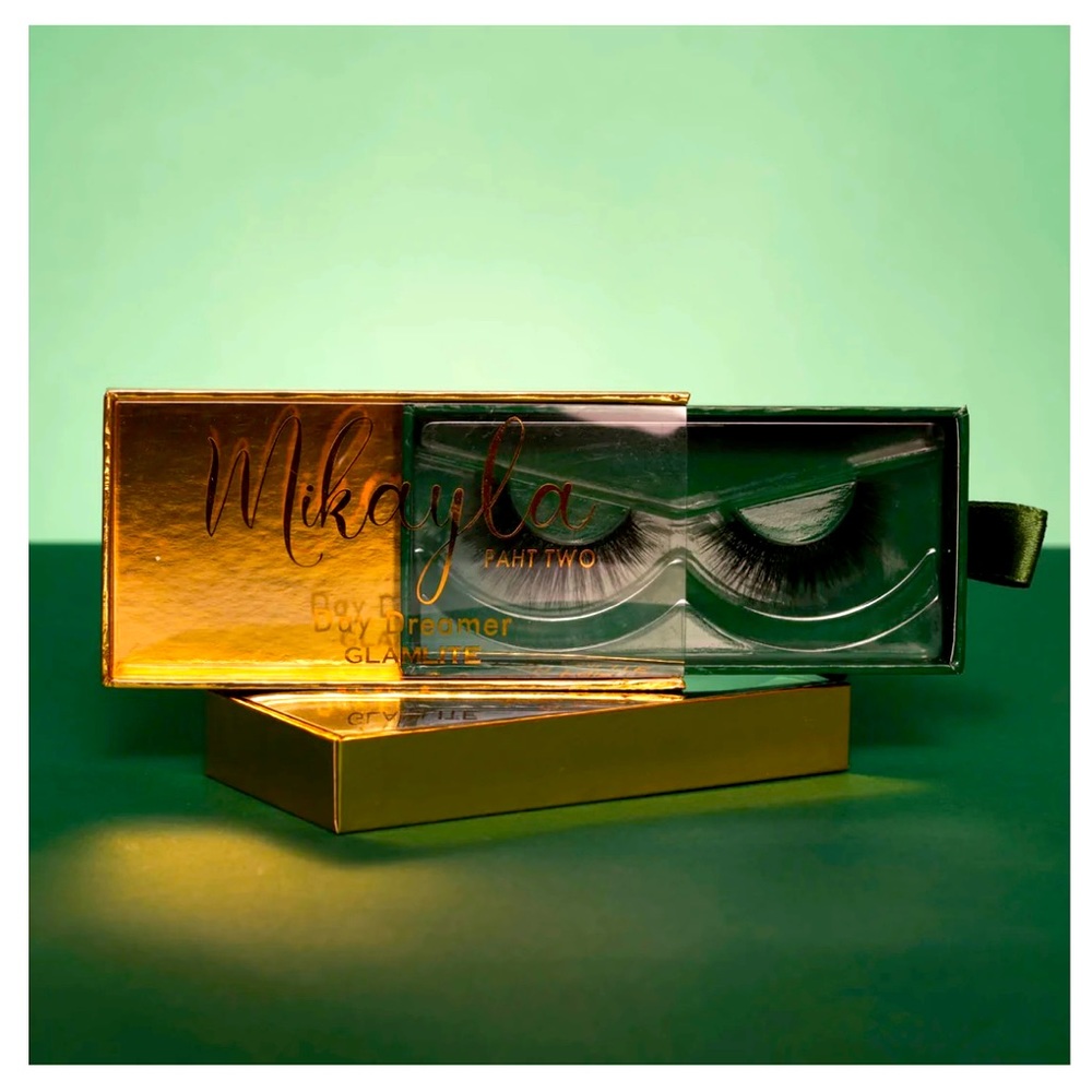 2 pair of eyelashes from Glamlite x Mikayla Paht Two